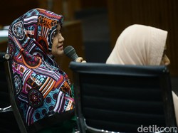 Cerita Unik Cici Tegal: Berawal Ngoceh di Kantor, Kini Jadi Pelawak Senior