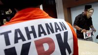 Aksi Teatrikal Penjarakan Fahri Hamzah
