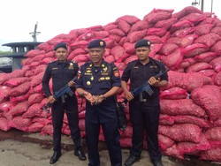 Selain Tekstil, Bea Cukai Bongkar Bawang Selundupan dari Malaysia