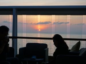 Pesona Temaram Senja Berbagai Negara dari Kapal Pesiar