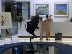 Layanan Hotel Paling Aneh, Foto Telanjang Lalu Dilukis