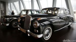 Melihat Koleksi Museum Mercedez Benz