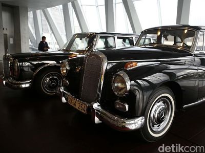 Melihat Koleksi Museum Mercedez Benz