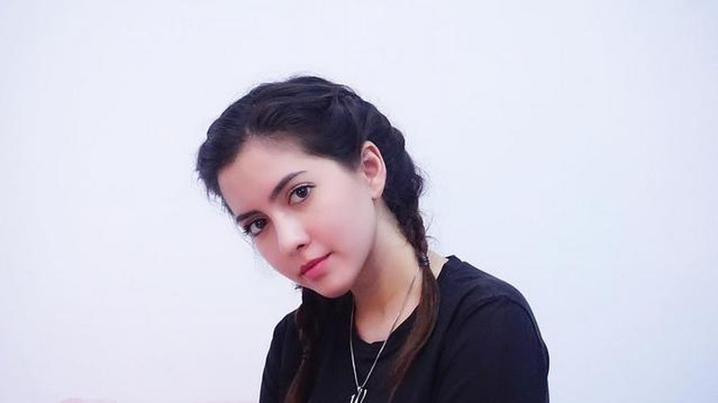 Wendy Wilson Tampil dengan Rambut Kepang, Tetap Cantik? Wendy Wilson Tampil dengan Rambut Kepang, Tetap Cantik?