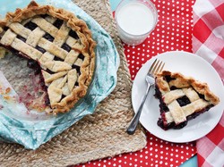 Waduh! Lelaki Paruh Baya Ini Kena Denda Karena Remahan Pie