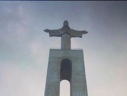 Patung Yesus Raksasa di Portugal yang Megah Banget