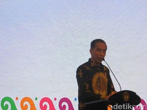 Bayar Tol di Dunia Sudah Non Tunai, Jokowi: Kita Masih Cash Bayar Tol di Dunia Sudah Non Tunai, Jokowi: Kita Masih Cash