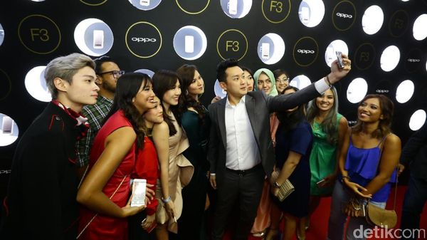 Begini Keseruan Group Selfie Night di Peluncuran Oppo F3