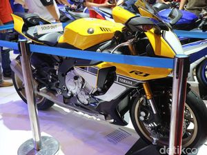 Moge Bertanda Tangan Valentino Rossi Seharga Rp 610 Juta Laku!