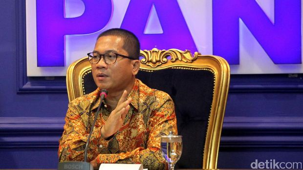 Partai Amanat Nasional secara tegas menolak hak angket terhadap KPK. PAN tidak akan mengirimkan kadernya ke dalam panitia khusus (pansus) angket KPK. Hal itu disampaikan Sekretaris Fraksi PAN Yandri Susanto di kompleks parlemen, Senayan, Jakarta Pusat, Kamis (4/5/2017).