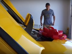 So Sweet, Istri Hadiahkan Mobil Super untuk Suami