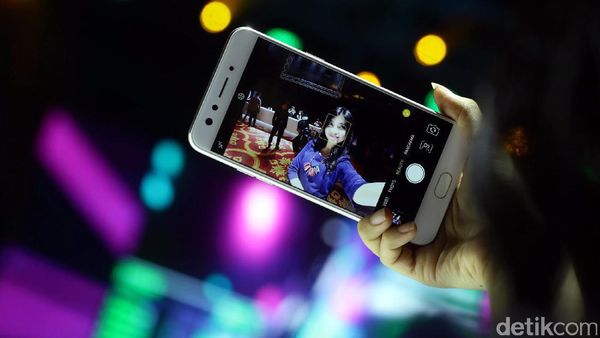 Oppo F3 Meluncur dibanderol Rp 4,4 Juta