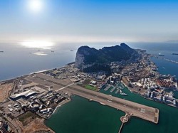 10 Bandara dengan Pemandangan Udara Paling Keren Sedunia