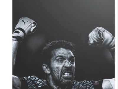 Netizen Banjiri Buffon dengan Pujian