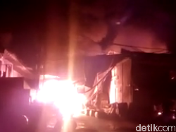Gudang Kimia Bahan Cat di Jatake Tangerang Terbakar