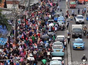Kasatpol PP: Pedagang di Tanah Abang Ramai karena Jelang Bulan Puasa