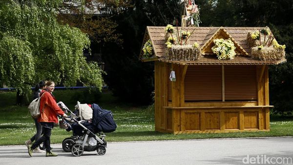 Menikmati Sore Di Taman Stuttgart Schlossgarten