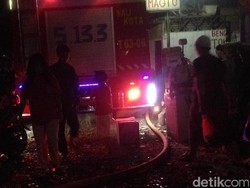 Kebakaran di Klender Padam, 50 Rumah Petak Hangus Terbakar