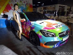 Ini Dia Seniman yang Bikin Mobil Mercy Jadi Warna-warni