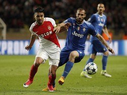 Chiellini Beruntung Tak Dapat Kartu Merah karena Sengaja Sikut Falcao