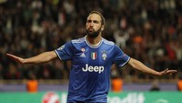 Bertanding di Stade Louis II, Kamis (4/5/2017) dinihari WIB, Gonzalo Higuain menjadi bintang kemenangan Bianconeri. Striker Argentina tersebut menyumbangkan sepasang gol. Reuters/Eric Gaillard.