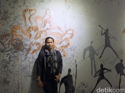 Farhan Siki Bikin Lukisan Gua Berjejer dengan Kartu Kredit