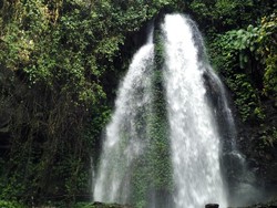Yang Segar-Segar dari Karanganyar: Air Terjun Jumog