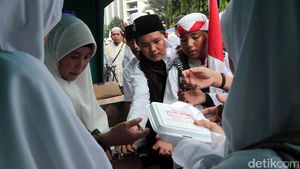 Dapur Umum ini Sediakan Makanan Gratis untuk Peserta Aksi 55