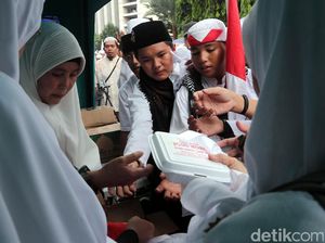 Dapur Umum ini Sediakan Makanan Gratis untuk Peserta Aksi 55 Dapur Umum ini Sediakan Makanan Gratis untuk Peserta Aksi 55