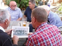 Makin Banyak Pria Lansia Australia Gunakan Medsos Untuk Reuni