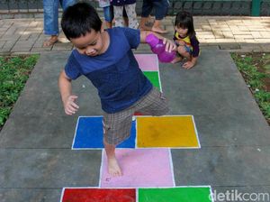 Melihat Asyiknya Anak-anak Bermain di RPTRA Gondangdia