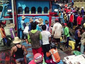 Nakhoda Kapal di Rembang Meninggal Keracunan Bau Busuk Ikan