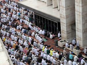 Surah Al Jumuah Ayat 9, Anjuran Bersegera ke Masjid untuk Sholat Jumat Surah Al Jumuah Ayat 9, Anjuran Bersegera ke Masjid untuk Sholat Jumat