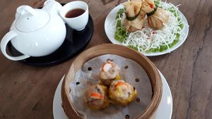 Di Kawasan Pecinan Bisa Menikmati Teh China Bersama Dim Sum