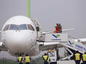 China Sukses Terbangkan Pesawat Saingan Airbus dan Boeing China Sukses Terbangkan Pesawat Saingan Airbus dan Boeing