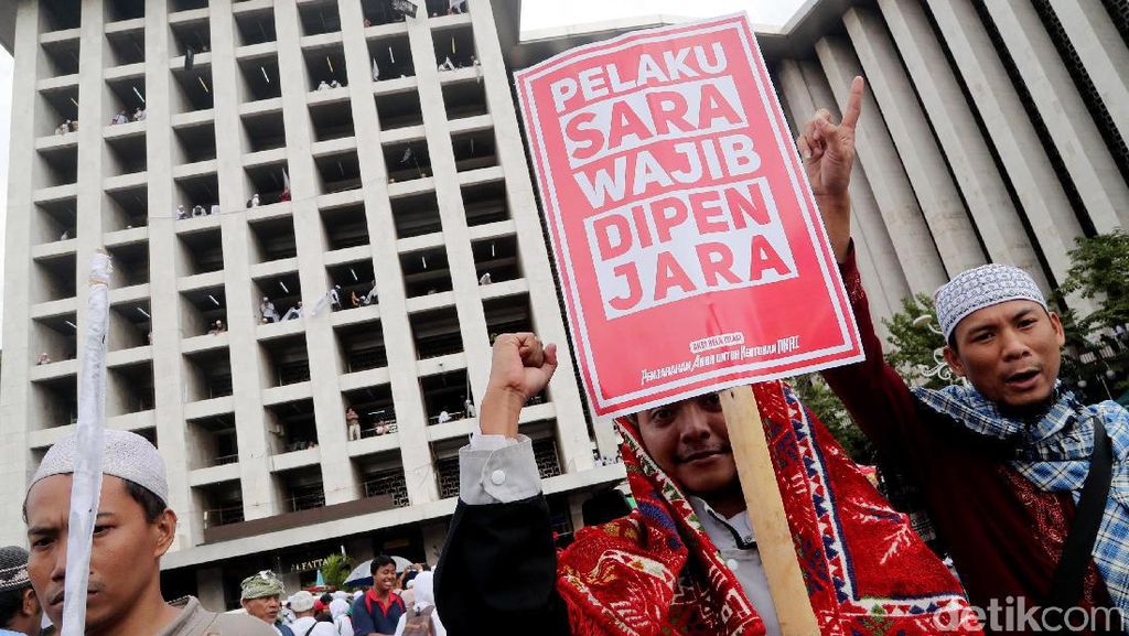 Massa Aksi 55 GNPF Penuhi Istiqlal Massa Aksi 55 GNPF Penuhi Istiqlal