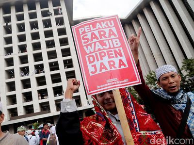 Massa Aksi 55 GNPF Penuhi Istiqlal