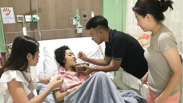 Momen Mengharukan Ruben Onsu dan Jupe