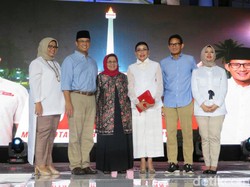 Saat Anies Sampaikan Terima Kasih kepada Sang Ibu dan Istrinya