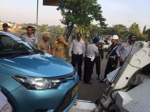 Dishub Jaktim Tertibkan 42 Kendaraan yang Parkir Sembarangan