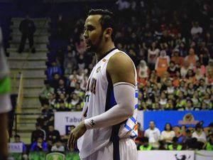 Adhi Pratama Lelang Jersey Timnas untuk Korban Banjir