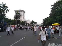 Massa Aksi 55 dari Luar Jakarta Berdatangan ke Istiqlal