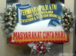 Polres Banyumas juga Dapat Karangan Bunga