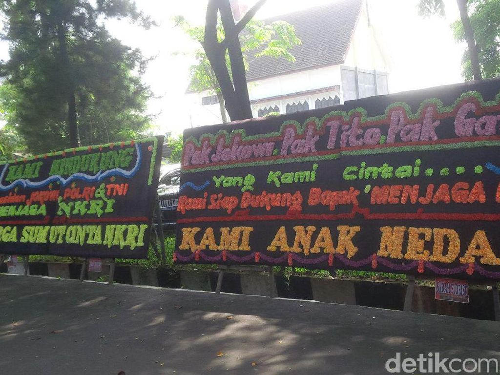 Polda Sumut Juga Dikirimi Karangan Bunga Cinta NKRI Polda Sumut Juga Dikirimi Karangan Bunga Cinta NKRI