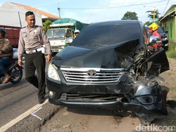 Mobil Rombongan Menakertrans Terlibat Kecelakaan di Sidoarjo