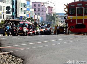 Perlintasan Kereta Api Pondok Kopi Ditutup untuk Hindari Macet Perlintasan Kereta Api Pondok Kopi Ditutup untuk Hindari Macet