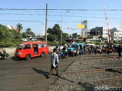 Malam Ini, Perlintasan KA Tanjung Barat akan Ditutup