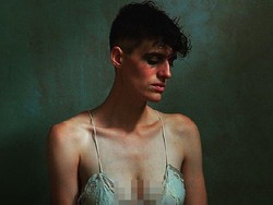 Penampilan Model Ini Bikin Bingung Netizen, Pria atau Wanita?