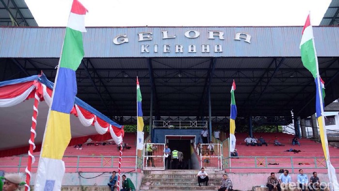 Tampak depan Stadion Stadion Kie Raha (Foto: Lucas Aditya/detikSport)