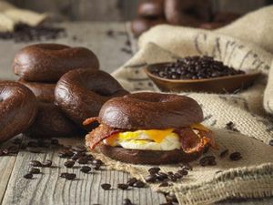 Ini Dia Bagel Pertama di Dunia dengan Citarasa Kopi